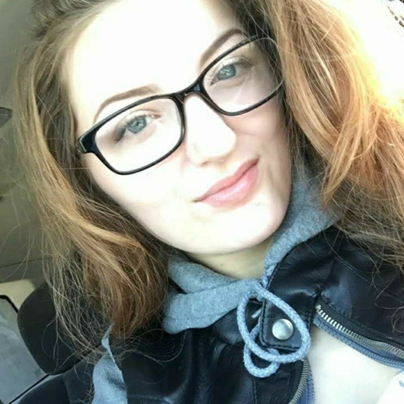 Meet your Posher, Julieana - Picture 1 of 1